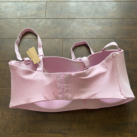 Skims Wireless Strapless Baby Pink bra - Picture 15 of 15